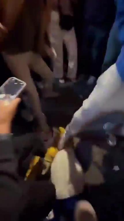 驚！尼克斯大勝步行者后，哈利伯頓遭主場球迷群毆